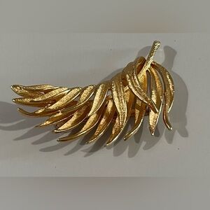 Elegant Gold Leaf Brooch